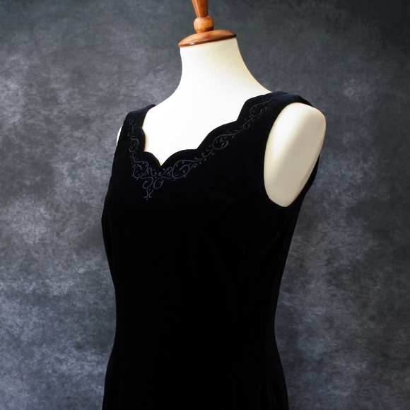 Vintage 90s Laura Ashley Black Velvet Dress Size US 8 UK 12 - Picture 3 of 8